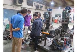 津?qū)汄炇諜C(jī)器