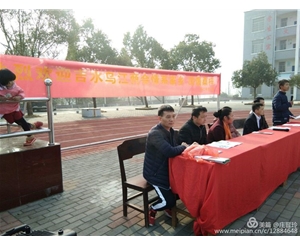 總經(jīng)理獻愛心 (3)